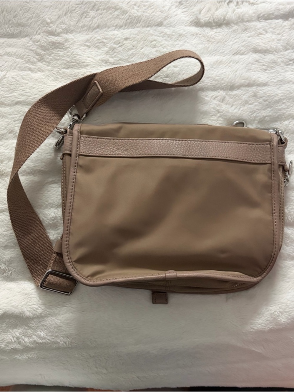 Lululemon Messenger Crossbody Bag - Picture 4 of 7